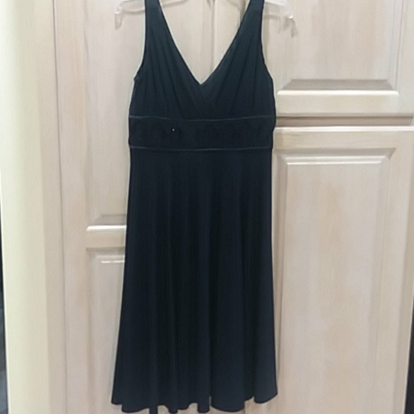 new directions Dresses & Skirts - Gorgeous easy wear LBD